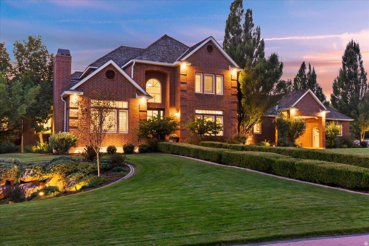 HAMPTON COURT - Residential