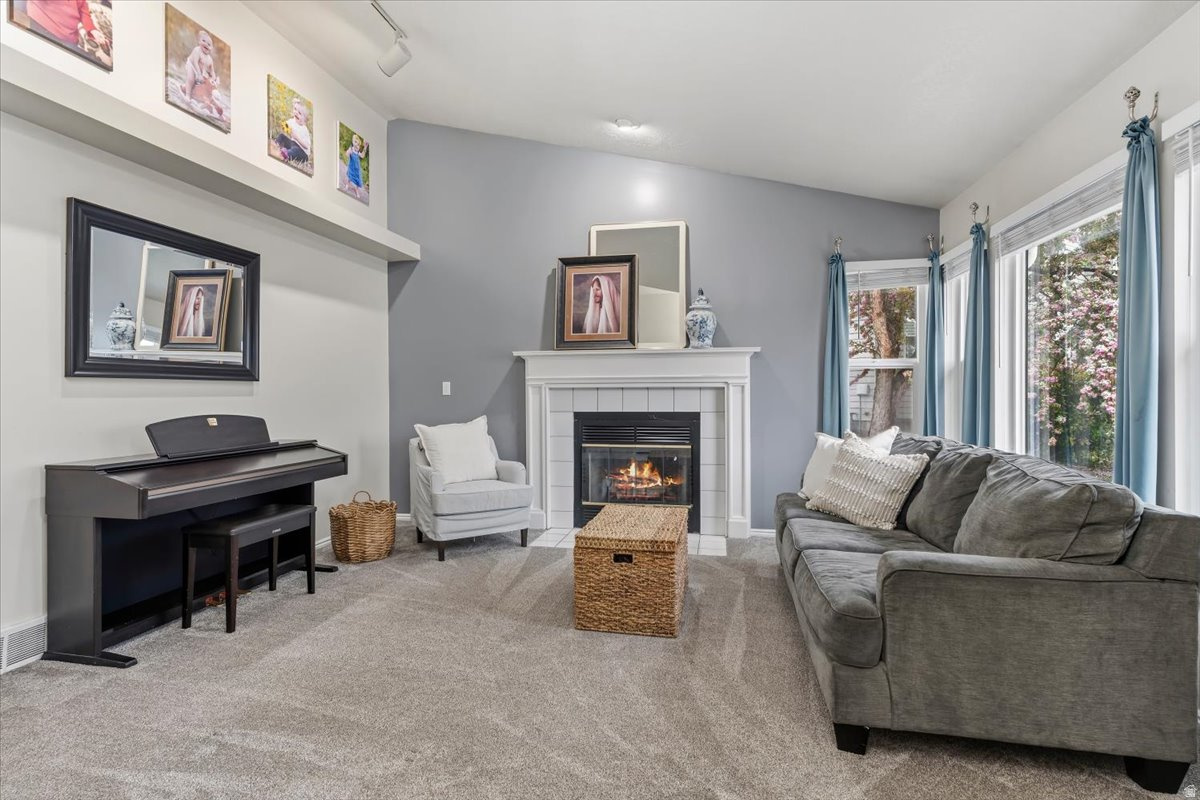 HIGH POINT - Residential