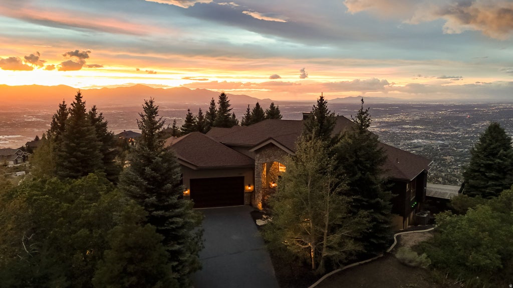 Photo of 1459 E MEADOW BLUFF LN, Draper, UT 84020 (MLS # 2186925)
