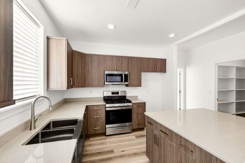 Tiny photo for 493 W AVERY LN, Saint George, UT 84790 (MLS # 2158362)