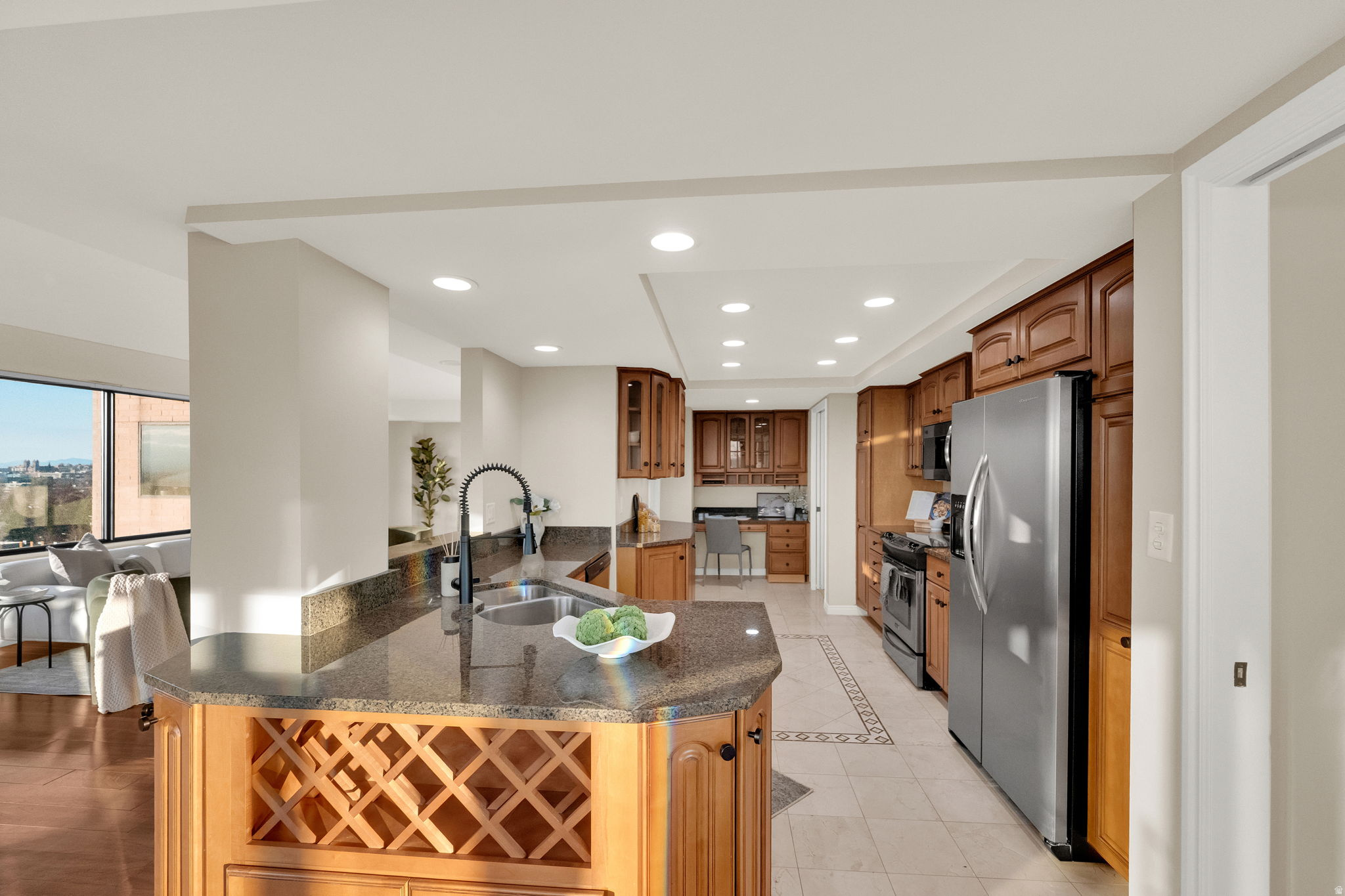 WILSHIRE CONDM - Residential