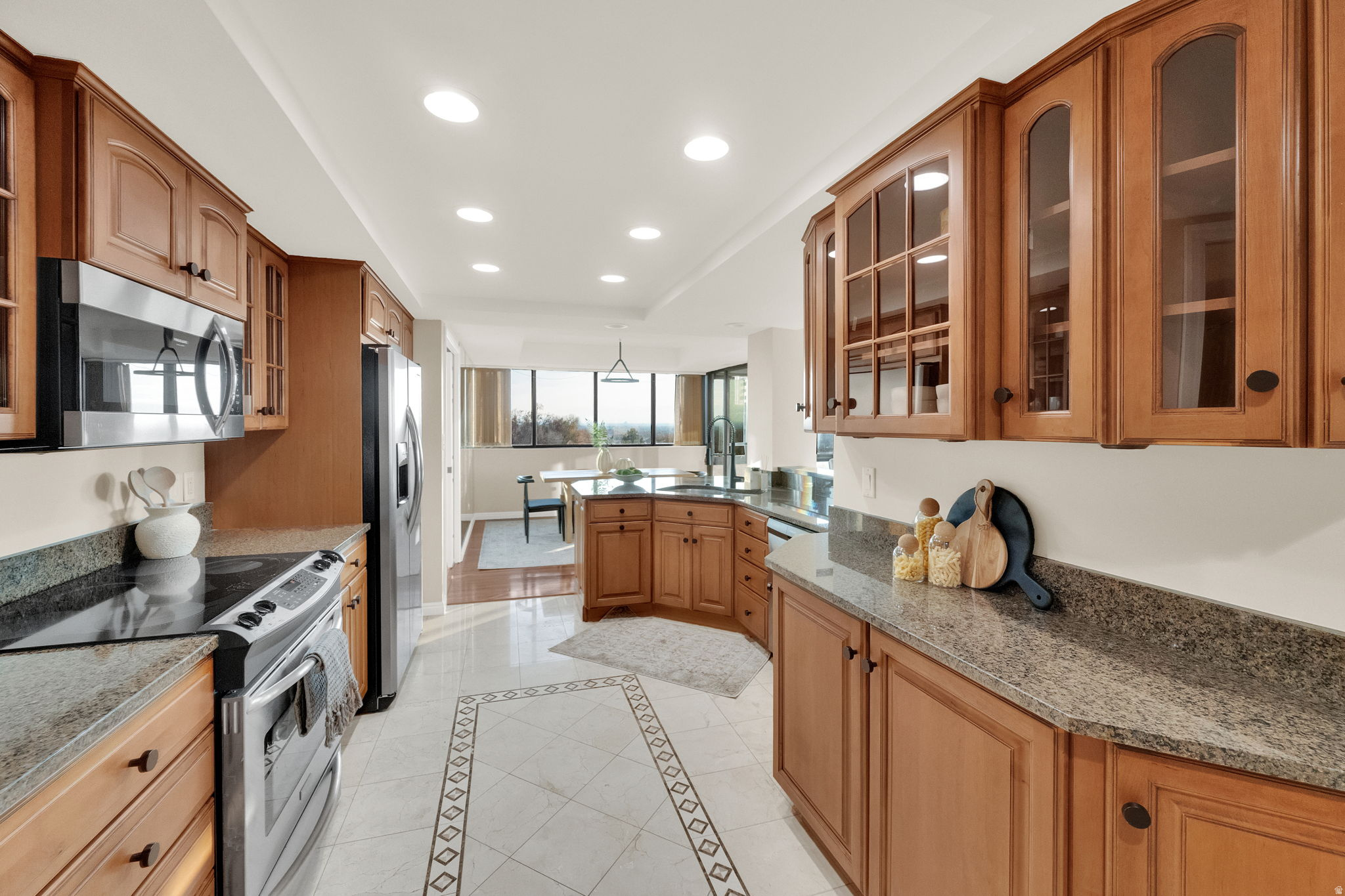 WILSHIRE CONDM - Residential