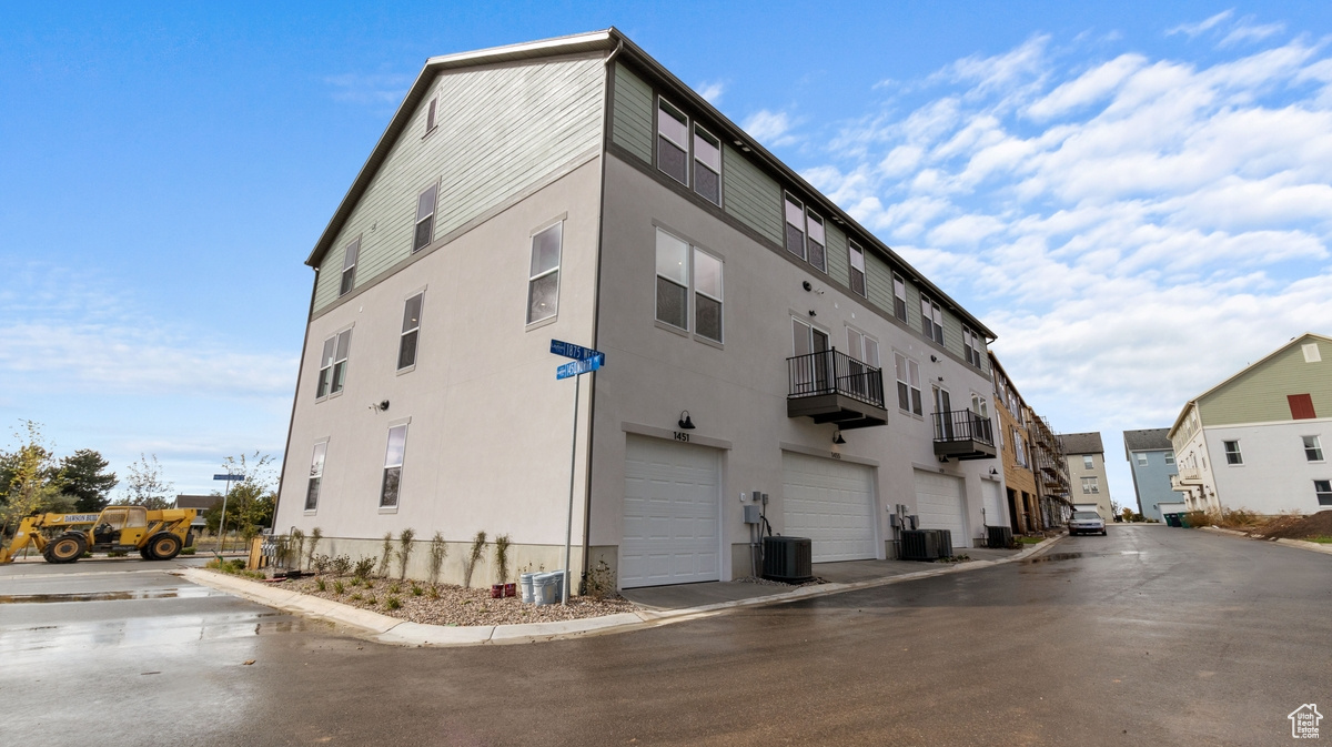 TRAILSIDE - Residential