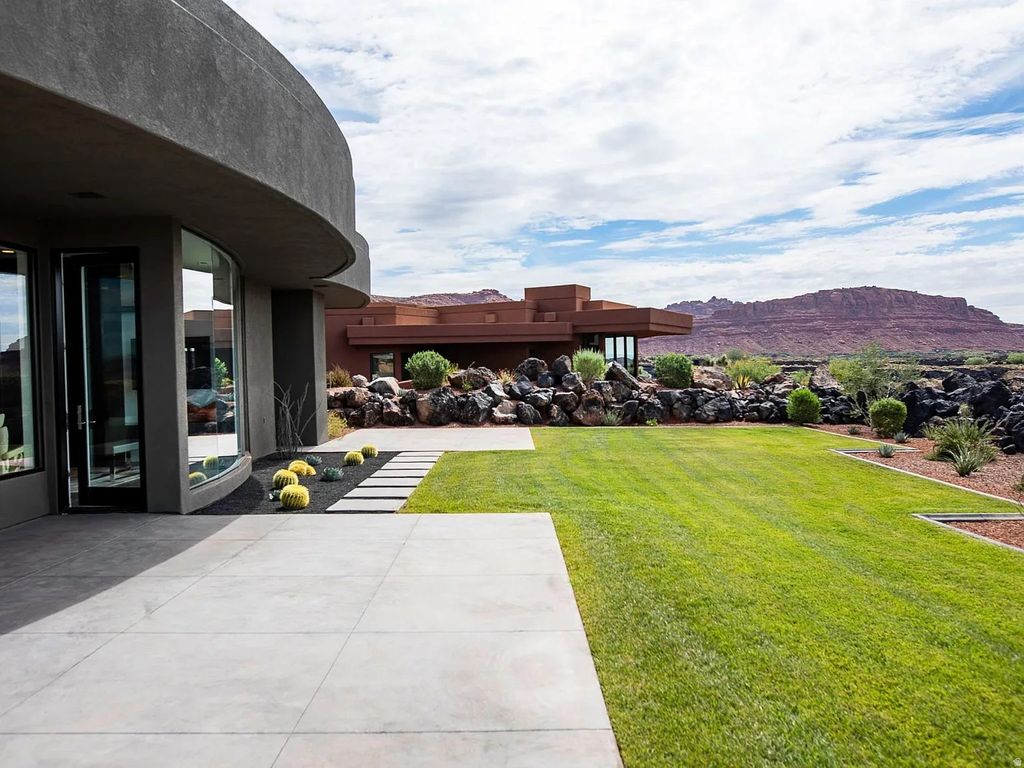 Photo of 1500 E SPLIT ROCK DR #150, Ivins, UT 84738 (MLS # 2168454)