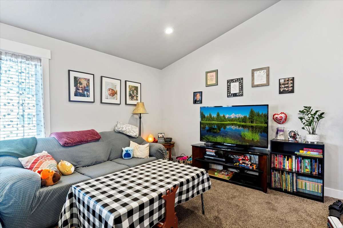 CHADAZ ESTATES - Residential