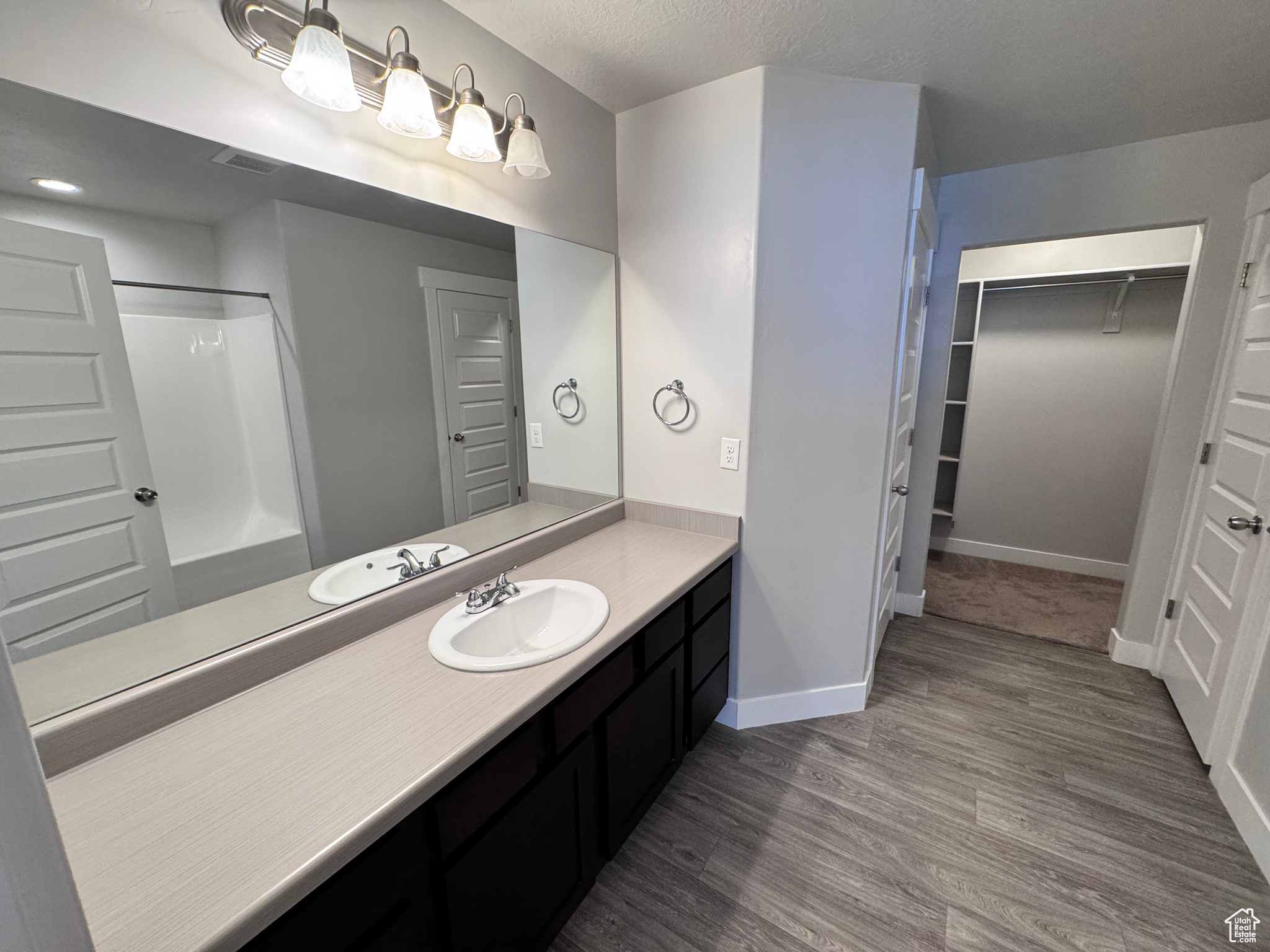 SHADOW RUN - Residential Lease