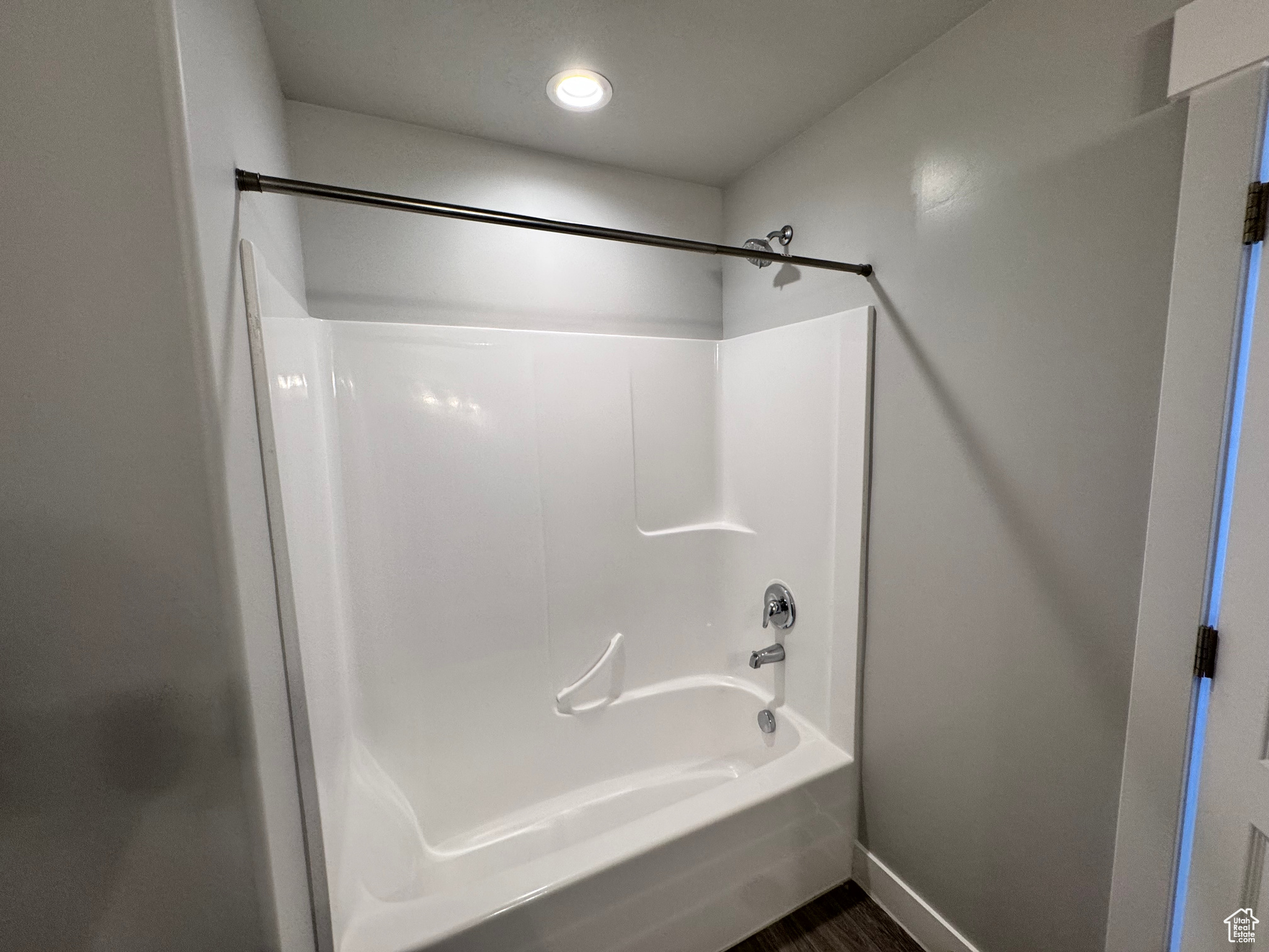 SHADOW RUN - Residential Lease
