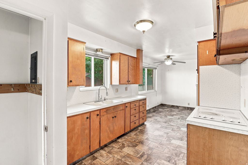 Photo of 1019 E 800 N, Bountiful, UT 84010 (MLS # 2174080)