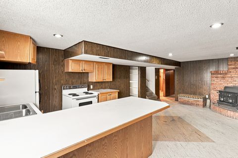 Tiny photo for 1019 E 800 N, Bountiful, UT 84010 (MLS # 2174080)