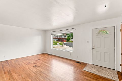Tiny photo for 1019 E 800 N, Bountiful, UT 84010 (MLS # 2174080)