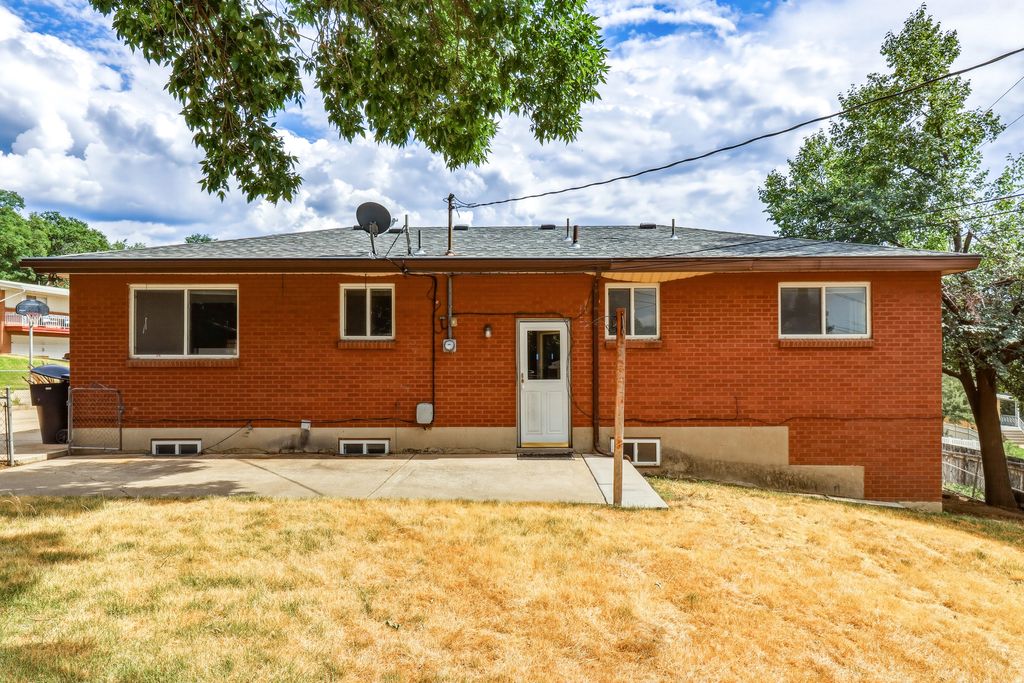 Photo of 1019 E 800 N, Bountiful, UT 84010 (MLS # 2174080)