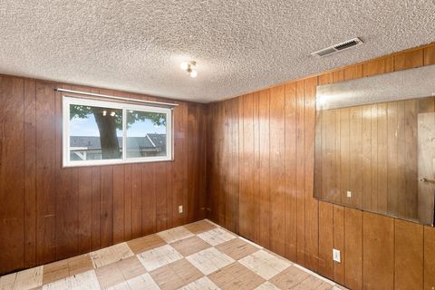 Tiny photo for 1019 E 800 N, Bountiful, UT 84010 (MLS # 2174080)