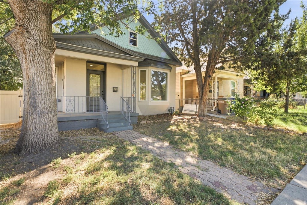 Photo of 915 W 300 S, Salt Lake City, UT 84104 (MLS # 2185147)