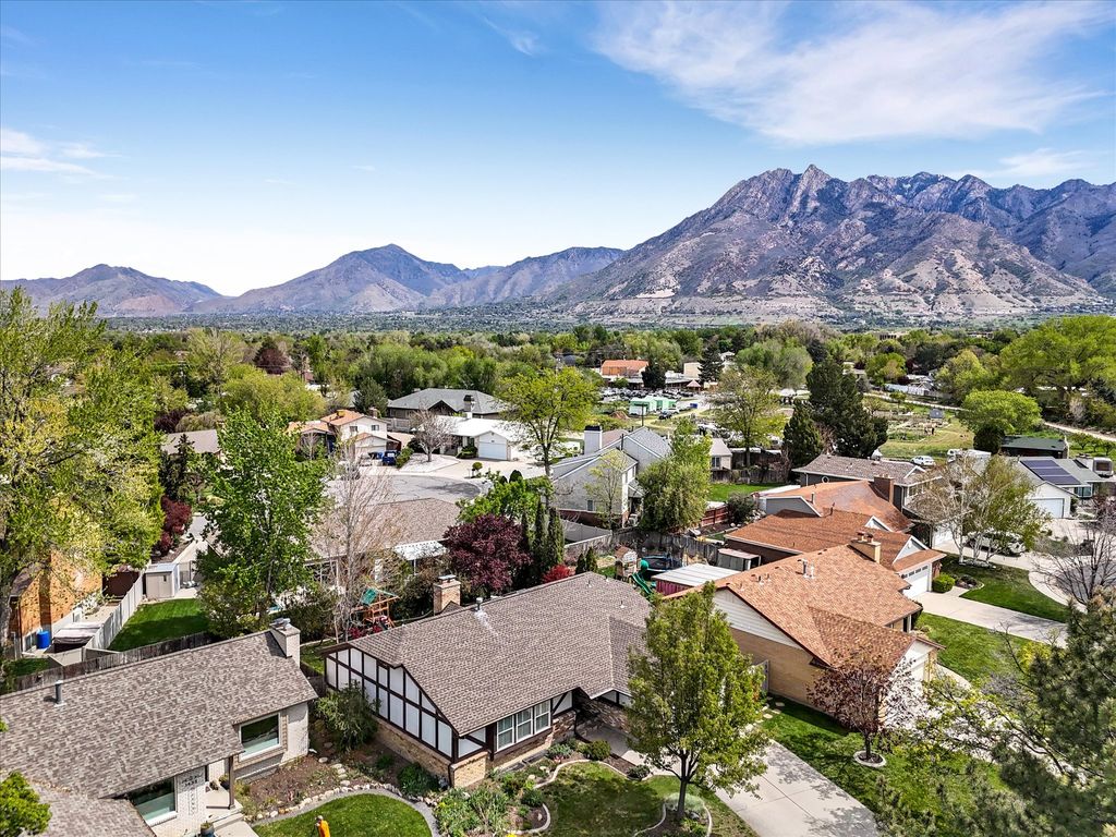 Photo of 1441 E HEATHERTON WAY S, Murray, UT 84121 (MLS # 2152926)