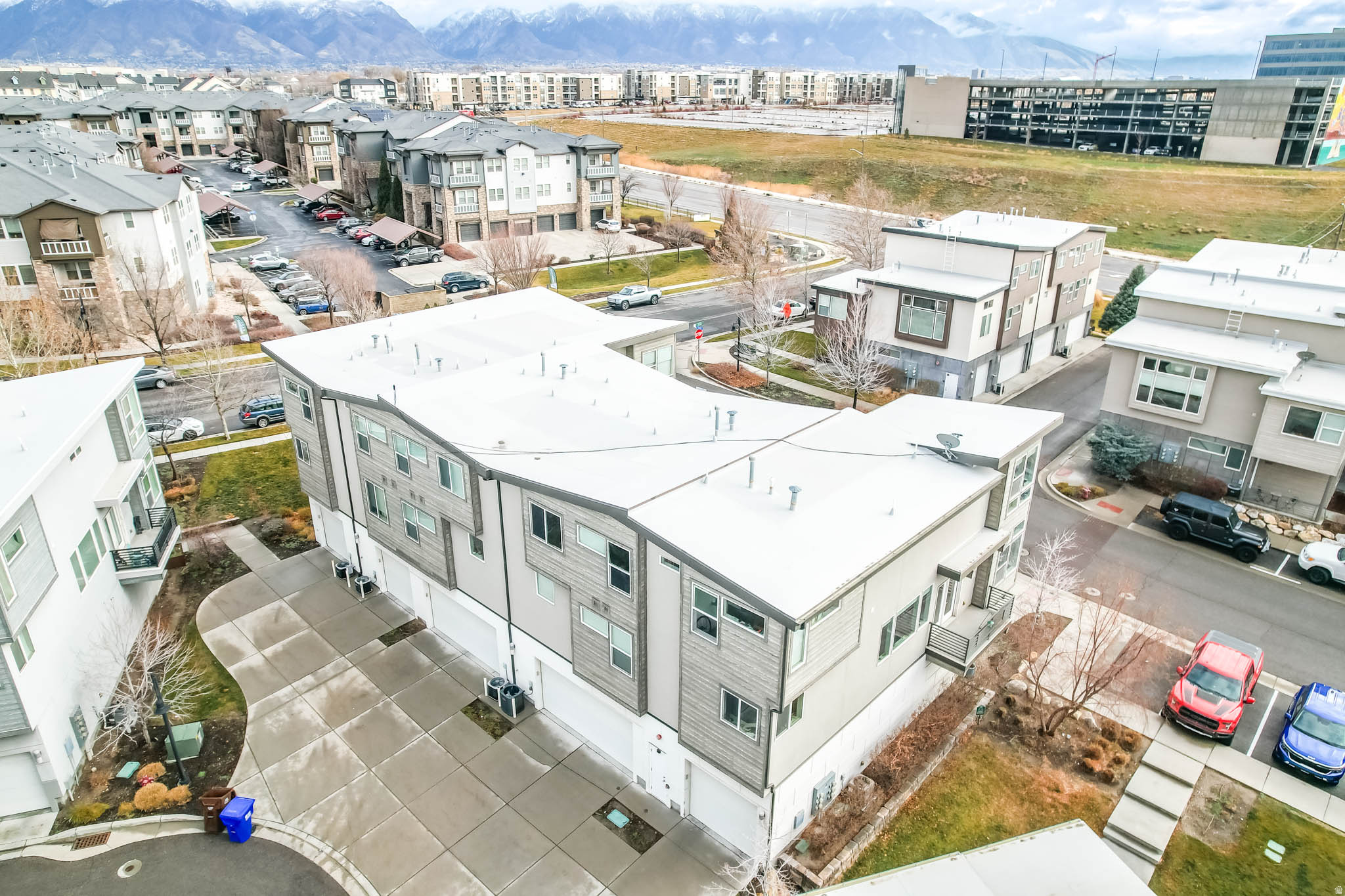 ROOFTOPS AT 78 HUNDRED TOWNHOMES - Residential Lease