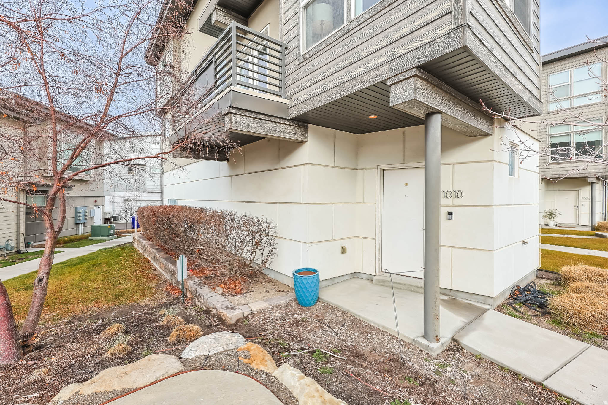 ROOFTOPS AT 78 HUNDRED TOWNHOMES - Residential Lease