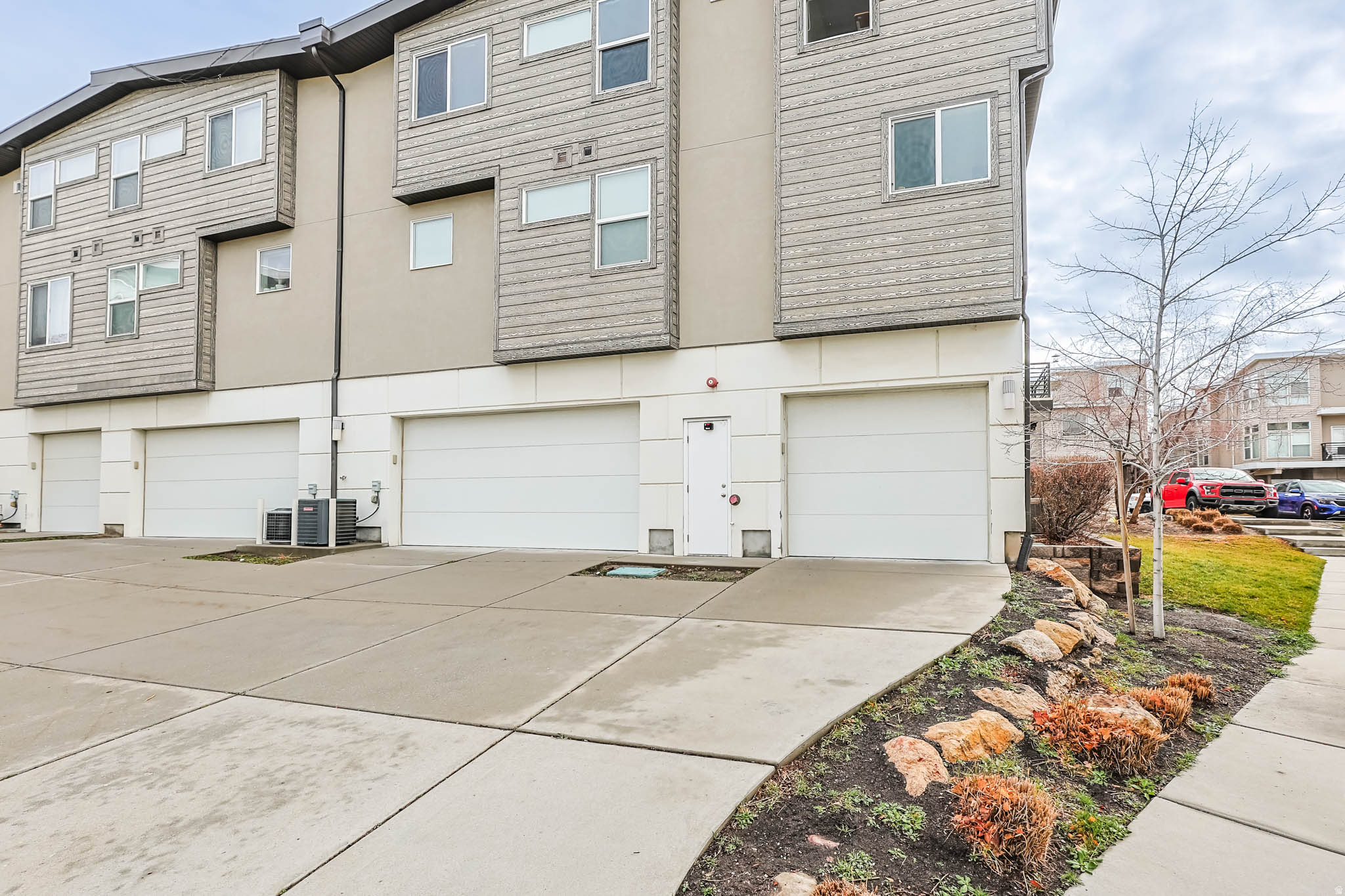 ROOFTOPS AT 78 HUNDRED TOWNHOMES - Residential Lease