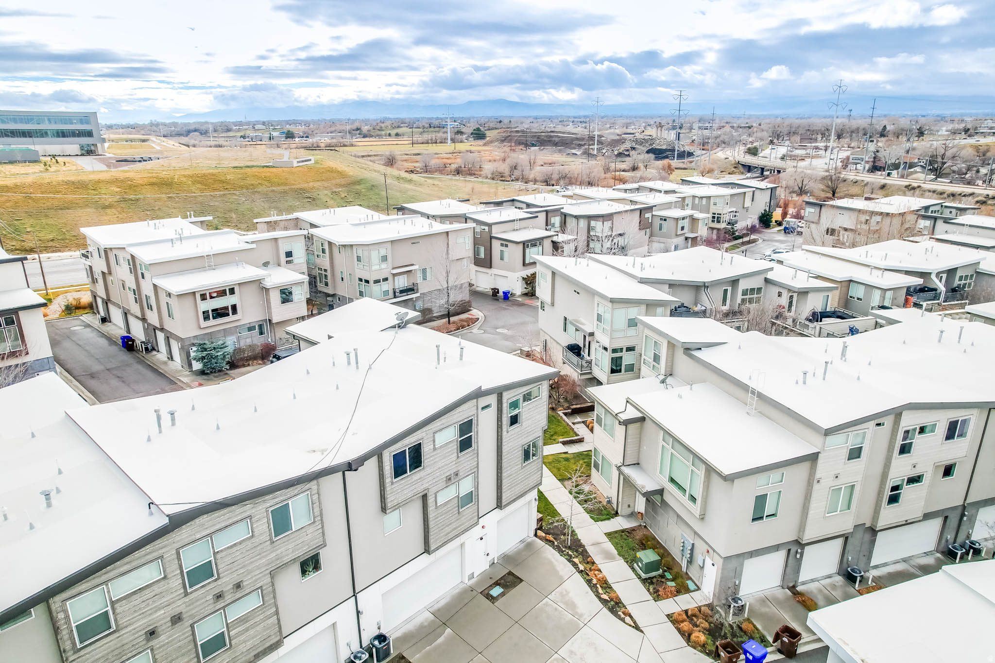 ROOFTOPS AT 78 HUNDRED TOWNHOMES - Residential Lease