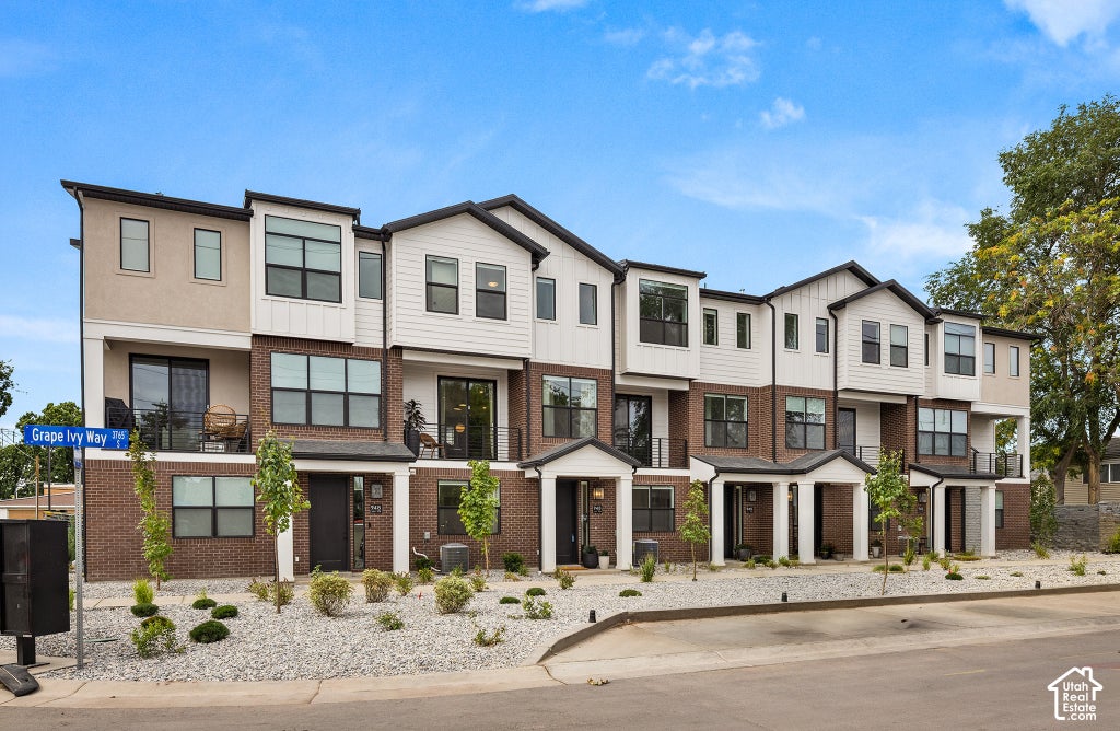 Photo of 3783 S GRAPE IVY CT E #103-18, Millcreek, UT 84106 (MLS # 2187465)
