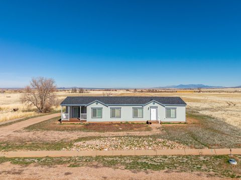 Photo of 80 W 470 N, Kanosh, UT 84637 (MLS # 2141810)