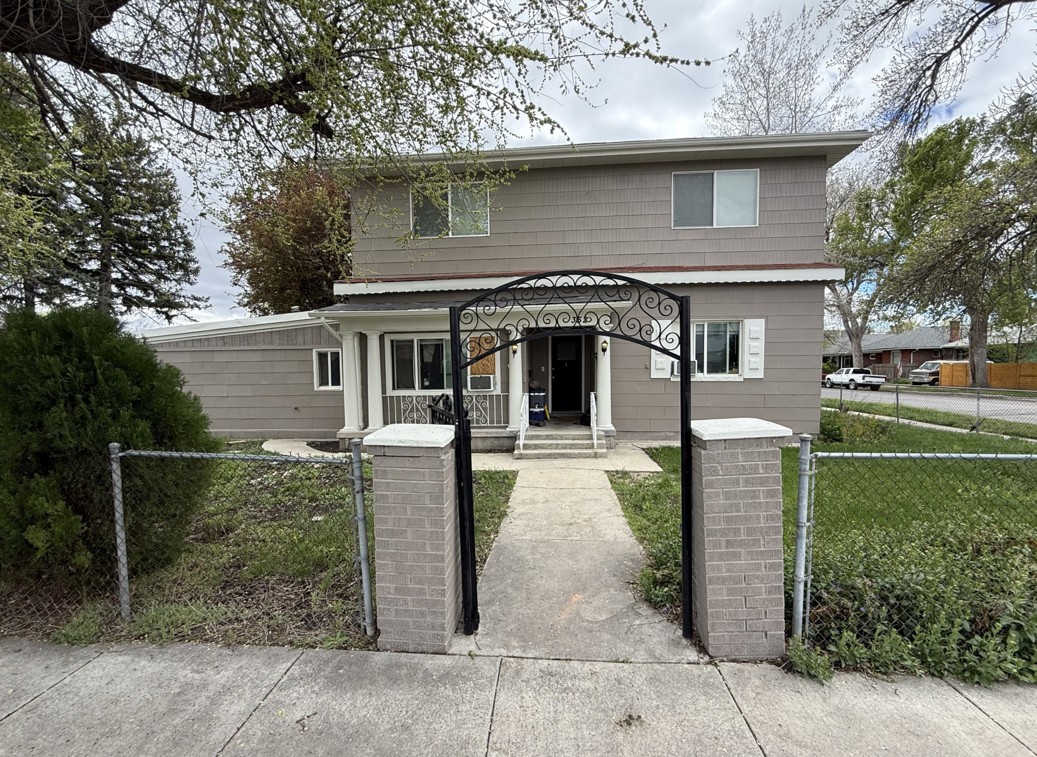 Main image without alt text