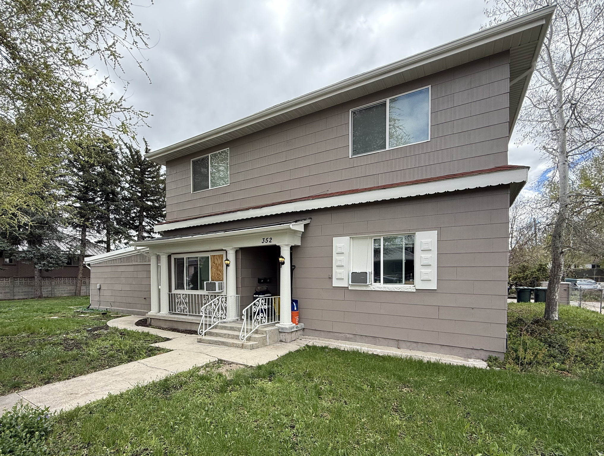 Main image without alt text