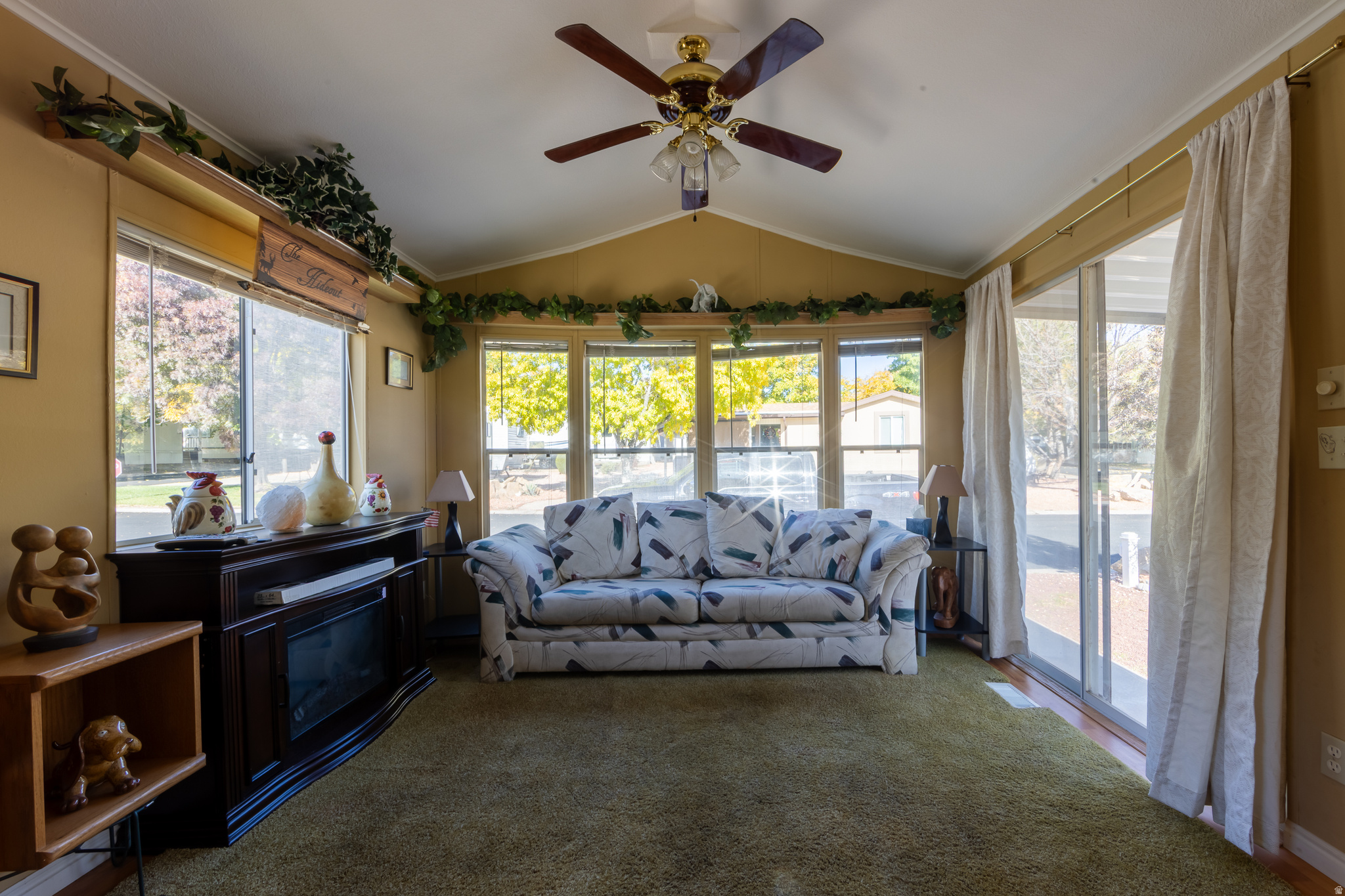 HARRISBURG LAKESIDE ESTATES - Residential