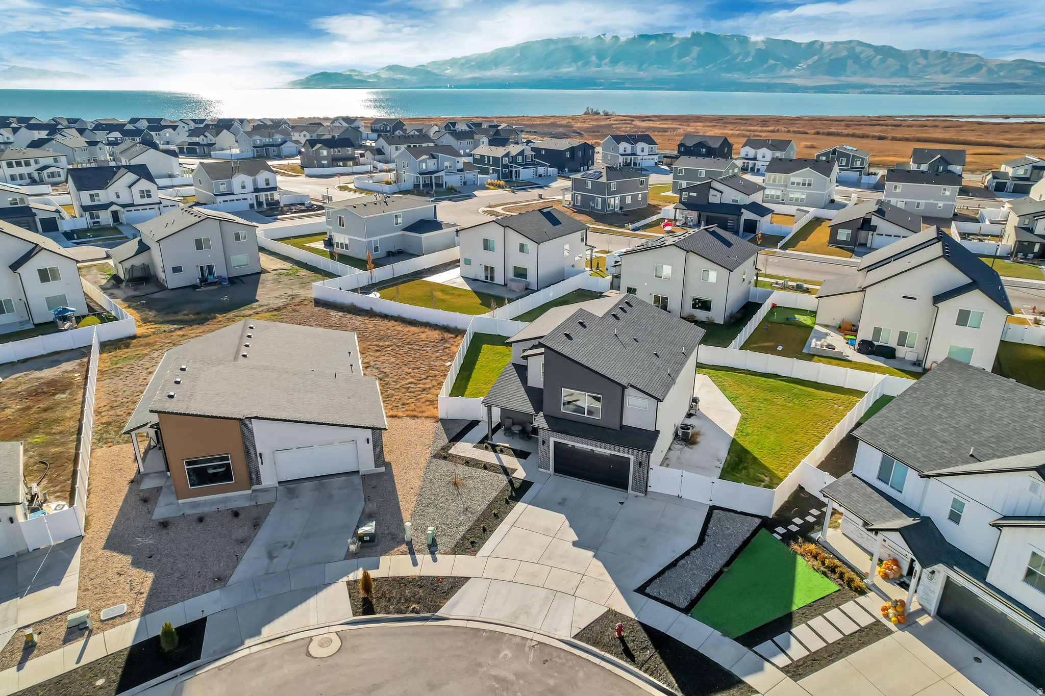 LAKESHORE LANDING - Residential