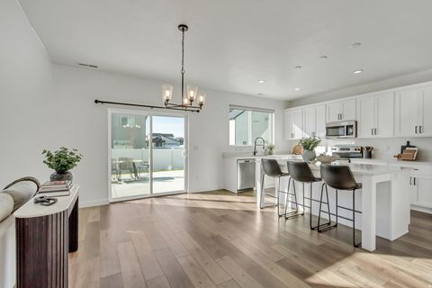 Tiny photo for 975 W 950 S, American Fork, UT 84003 (MLS # 2126061)