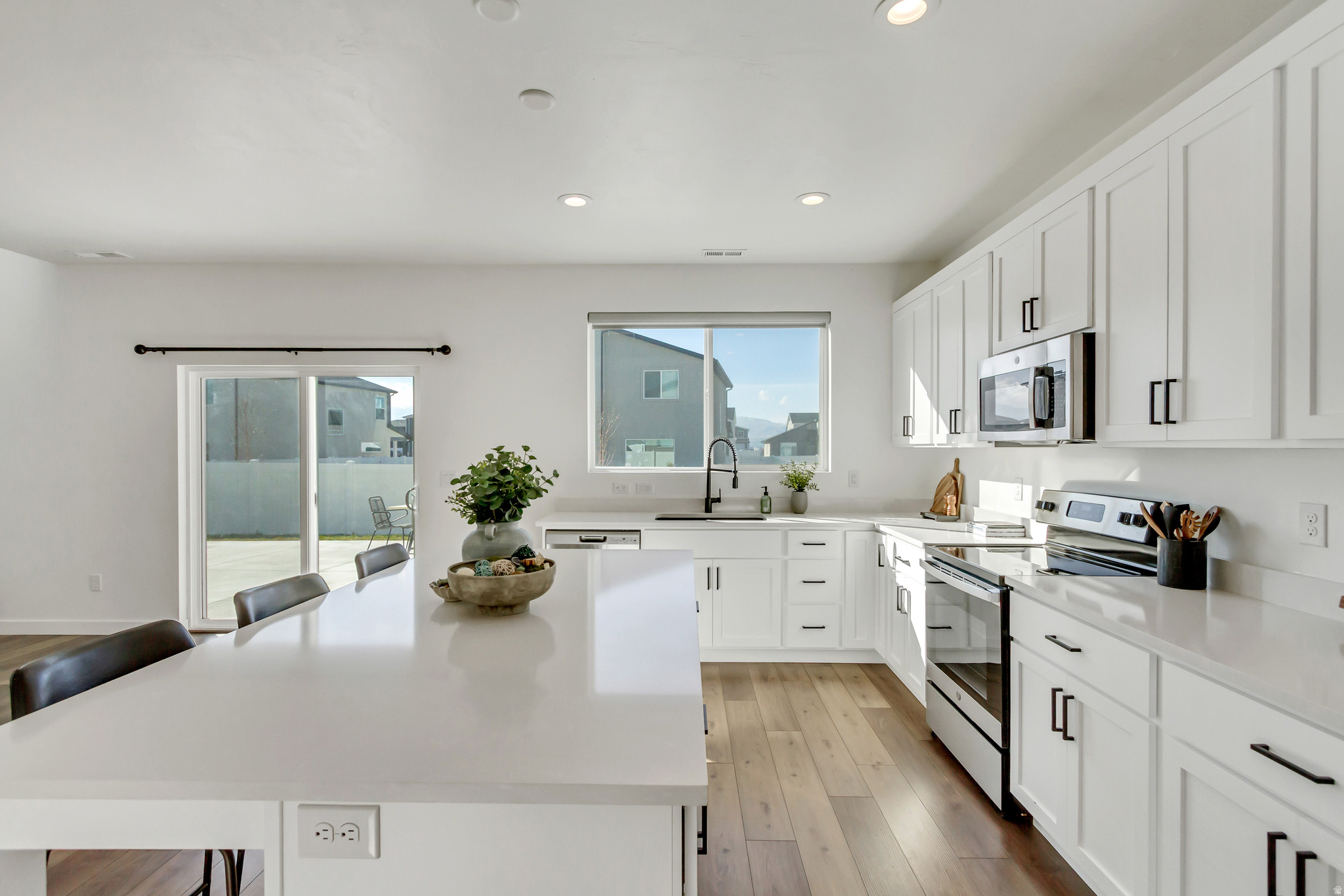 LAKESHORE LANDING - Residential