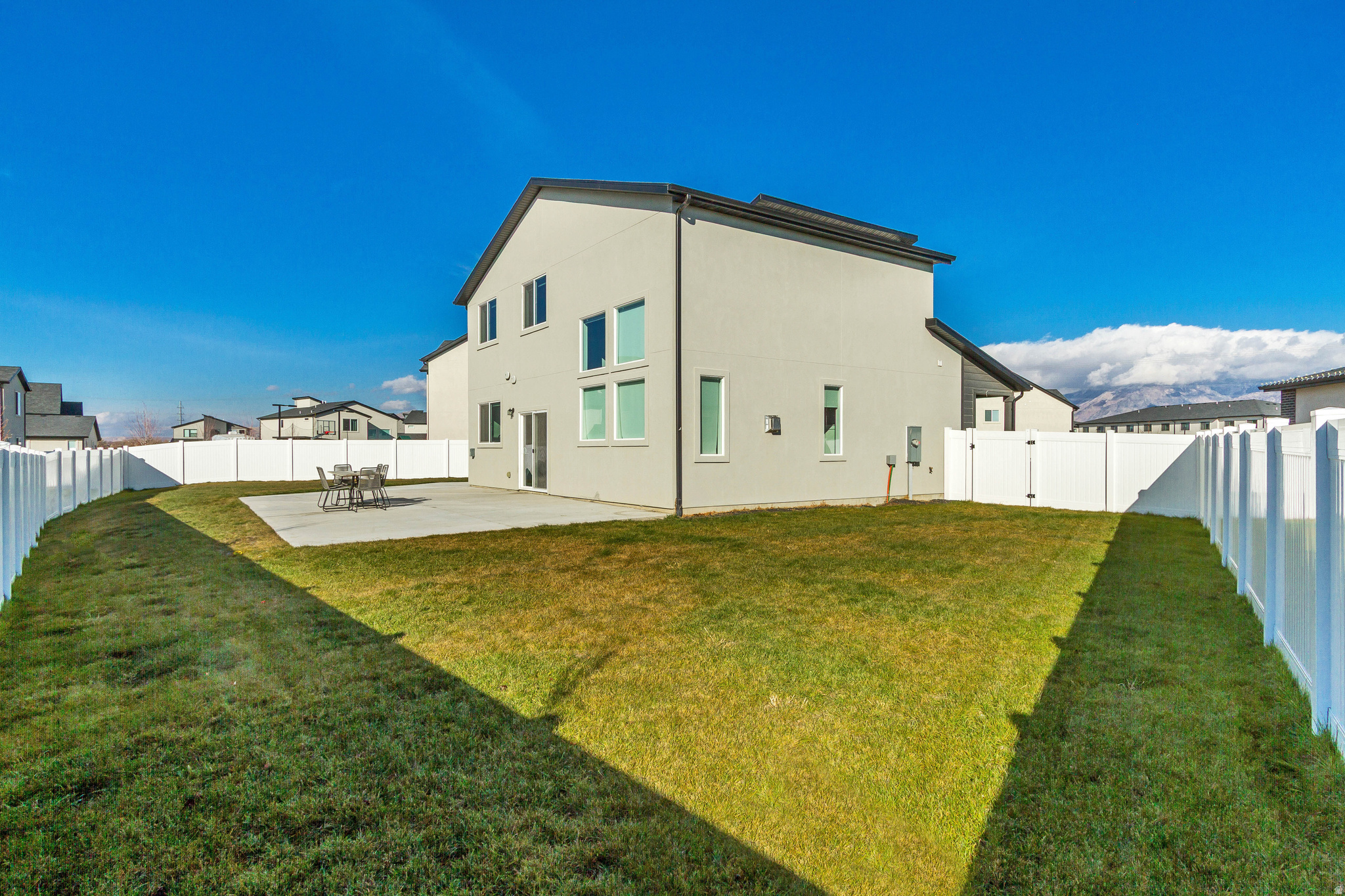 LAKESHORE LANDING - Residential