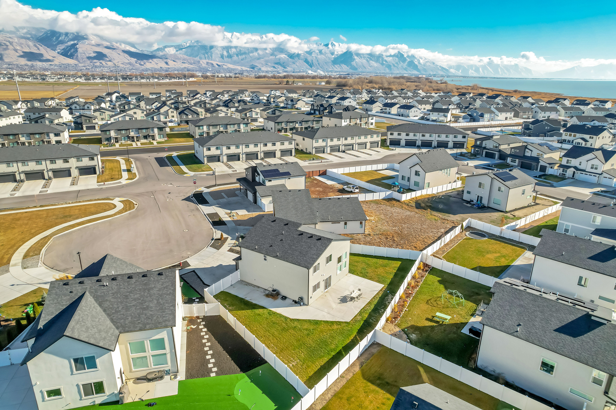 LAKESHORE LANDING - Residential