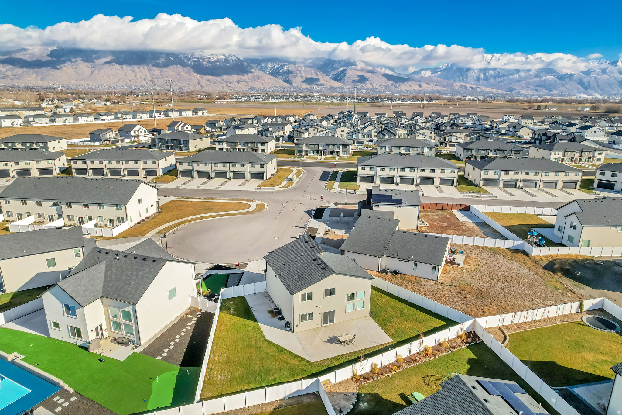 LAKESHORE LANDING - Residential