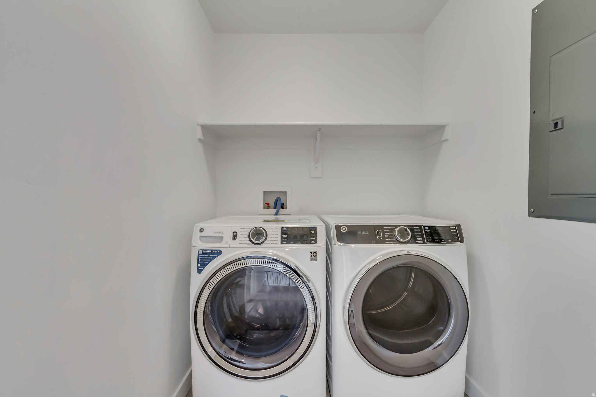 LAKESHORE LANDING - Residential