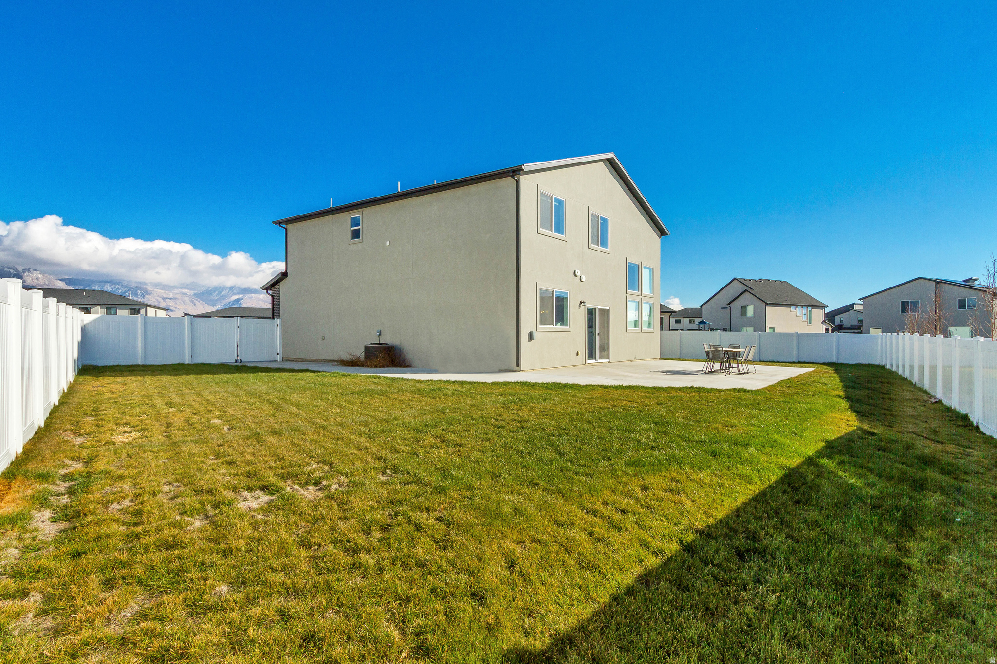 LAKESHORE LANDING - Residential