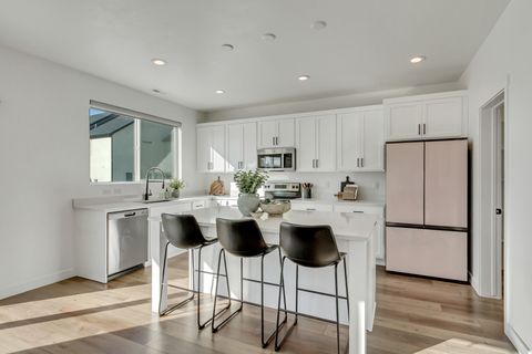 Tiny photo for 975 W 950 S, American Fork, UT 84003 (MLS # 2126061)