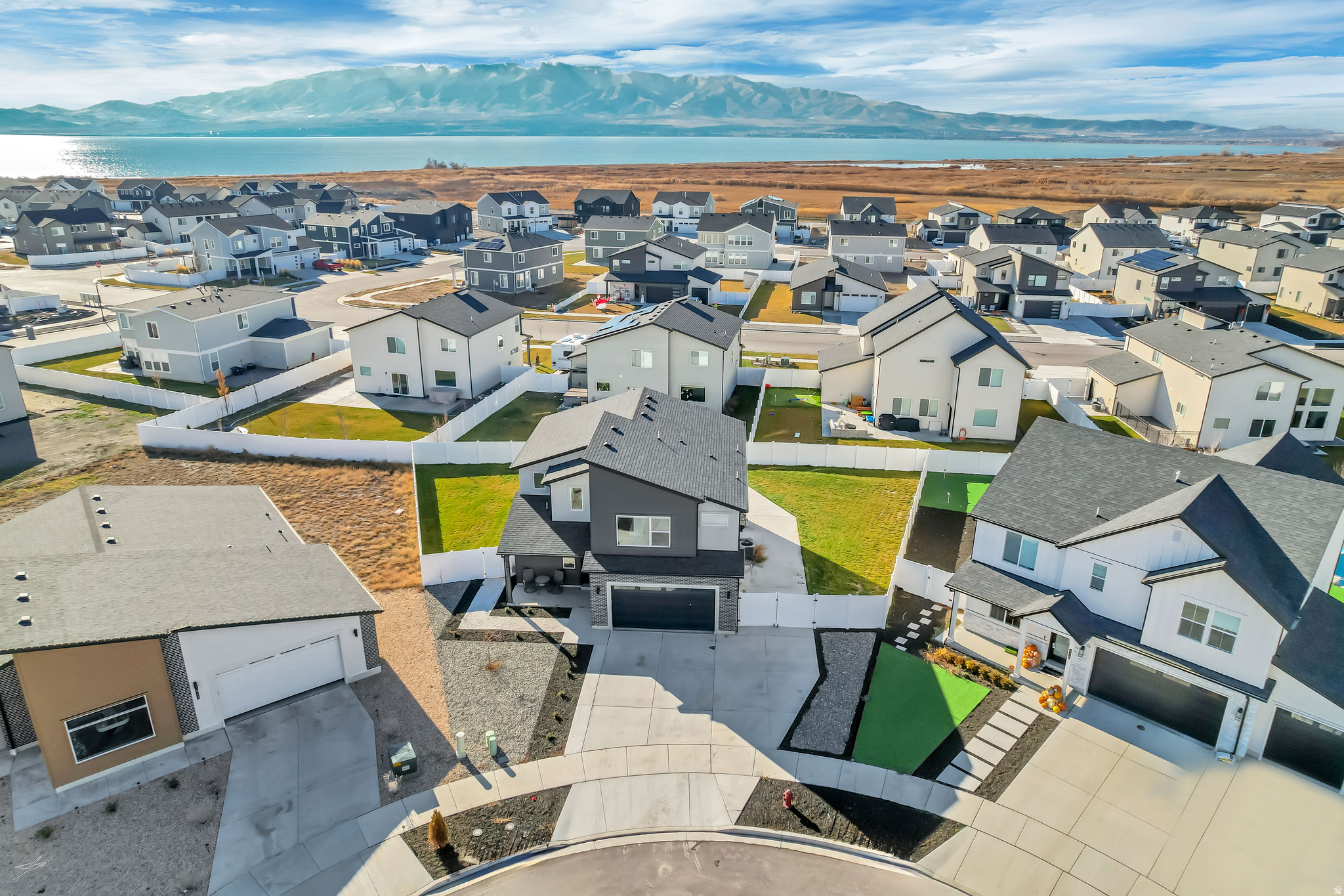 LAKESHORE LANDING - Residential