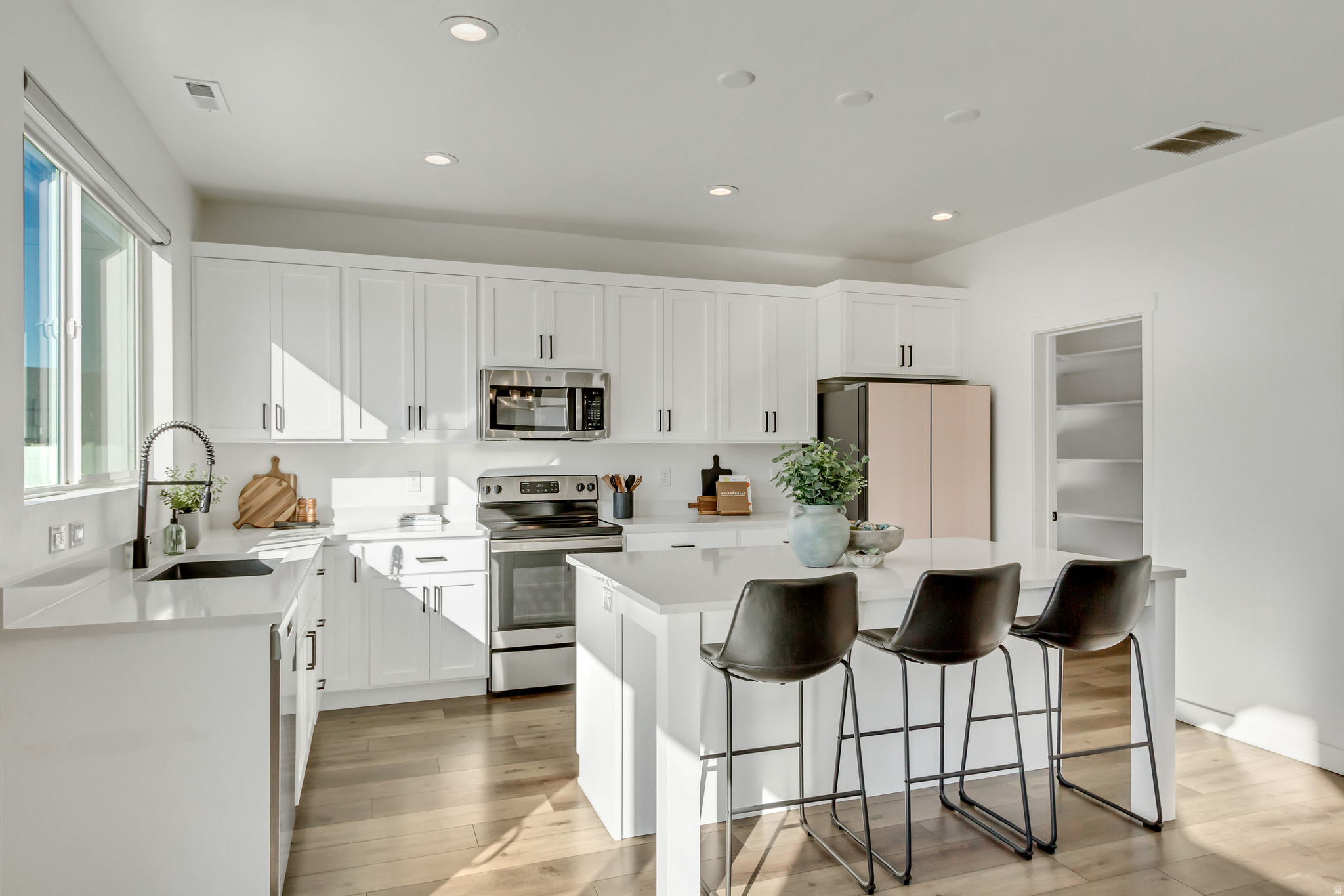 LAKESHORE LANDING - Residential