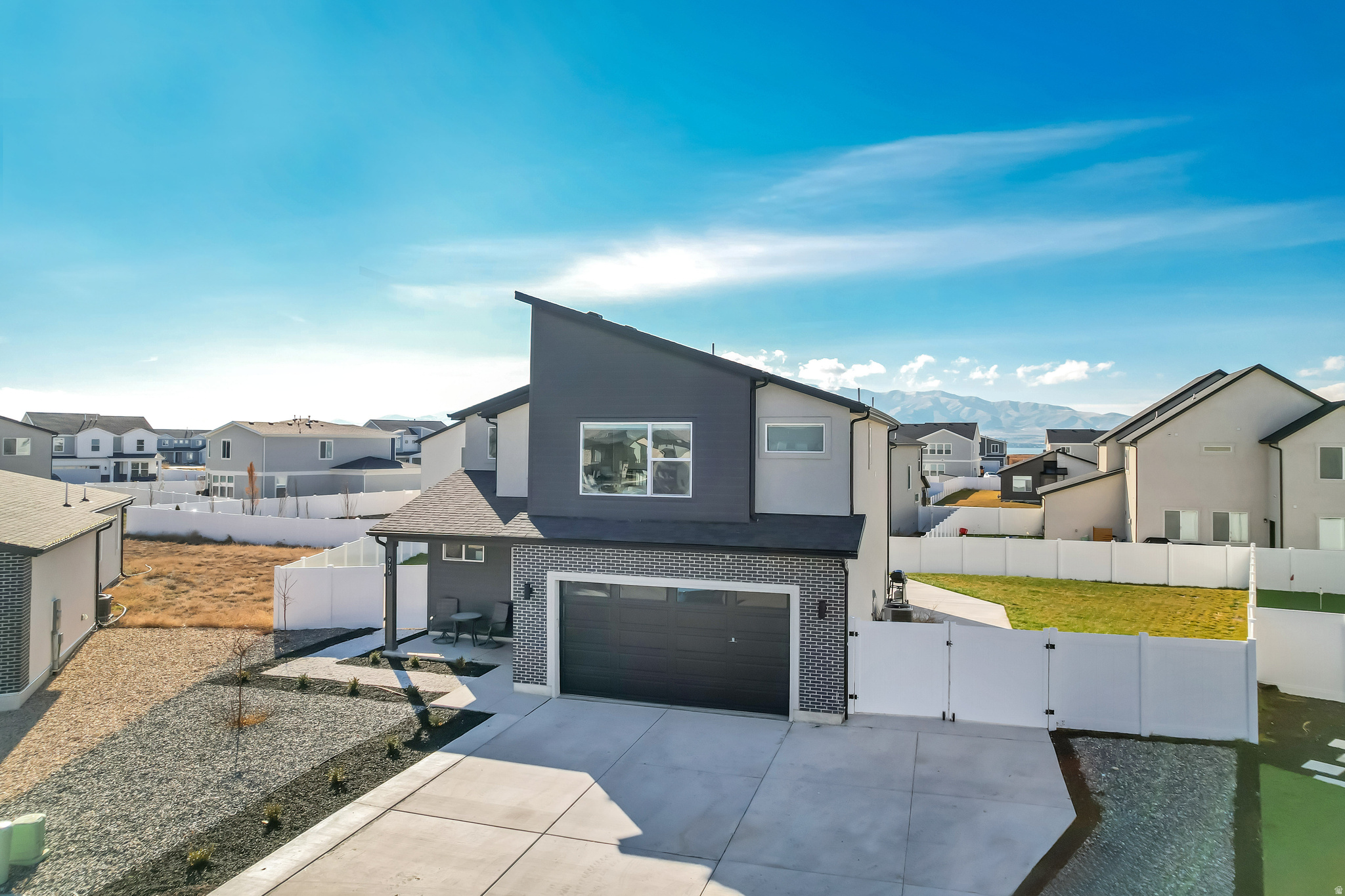 LAKESHORE LANDING - Residential