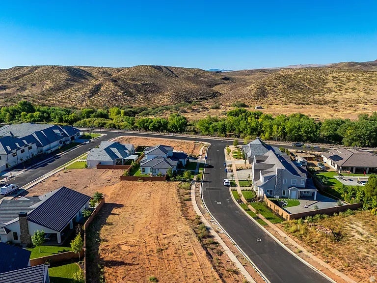 Photo of 1240 GALLEN RD #12, Santa Clara, UT 84765 (MLS # 2186501)
