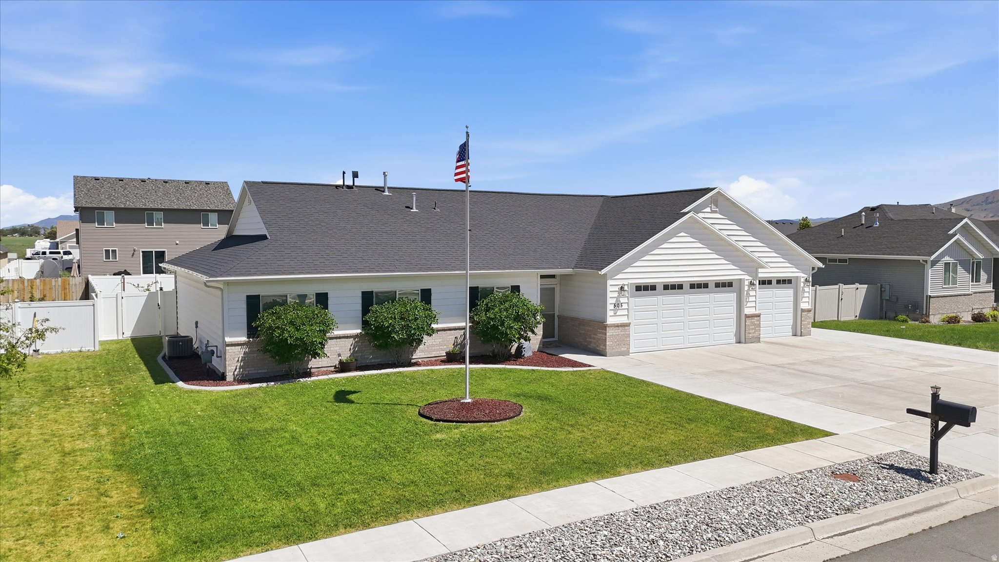 CHATEAU RIVER PH2 - Residential