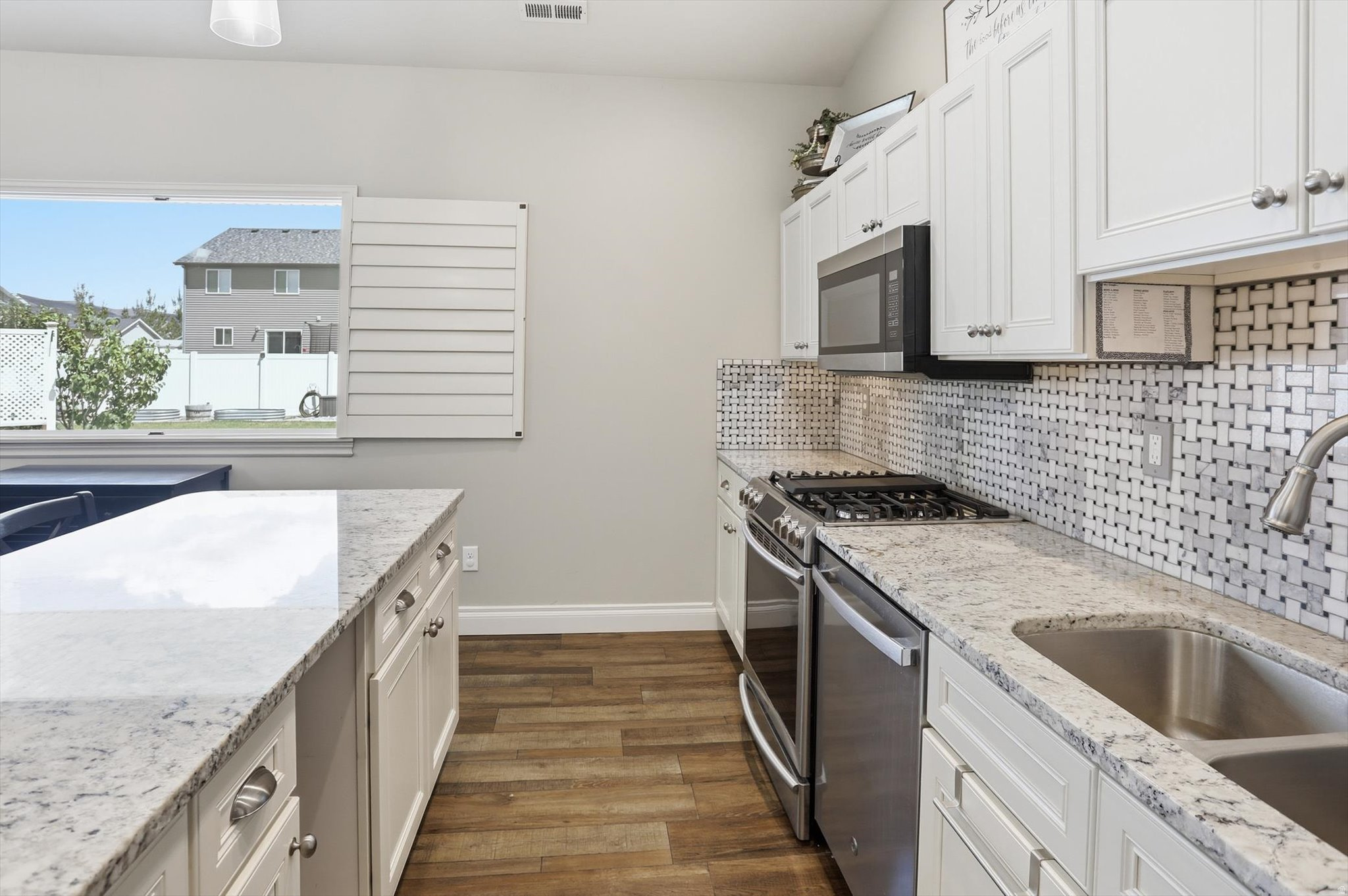 CHATEAU RIVER PH2 - Residential