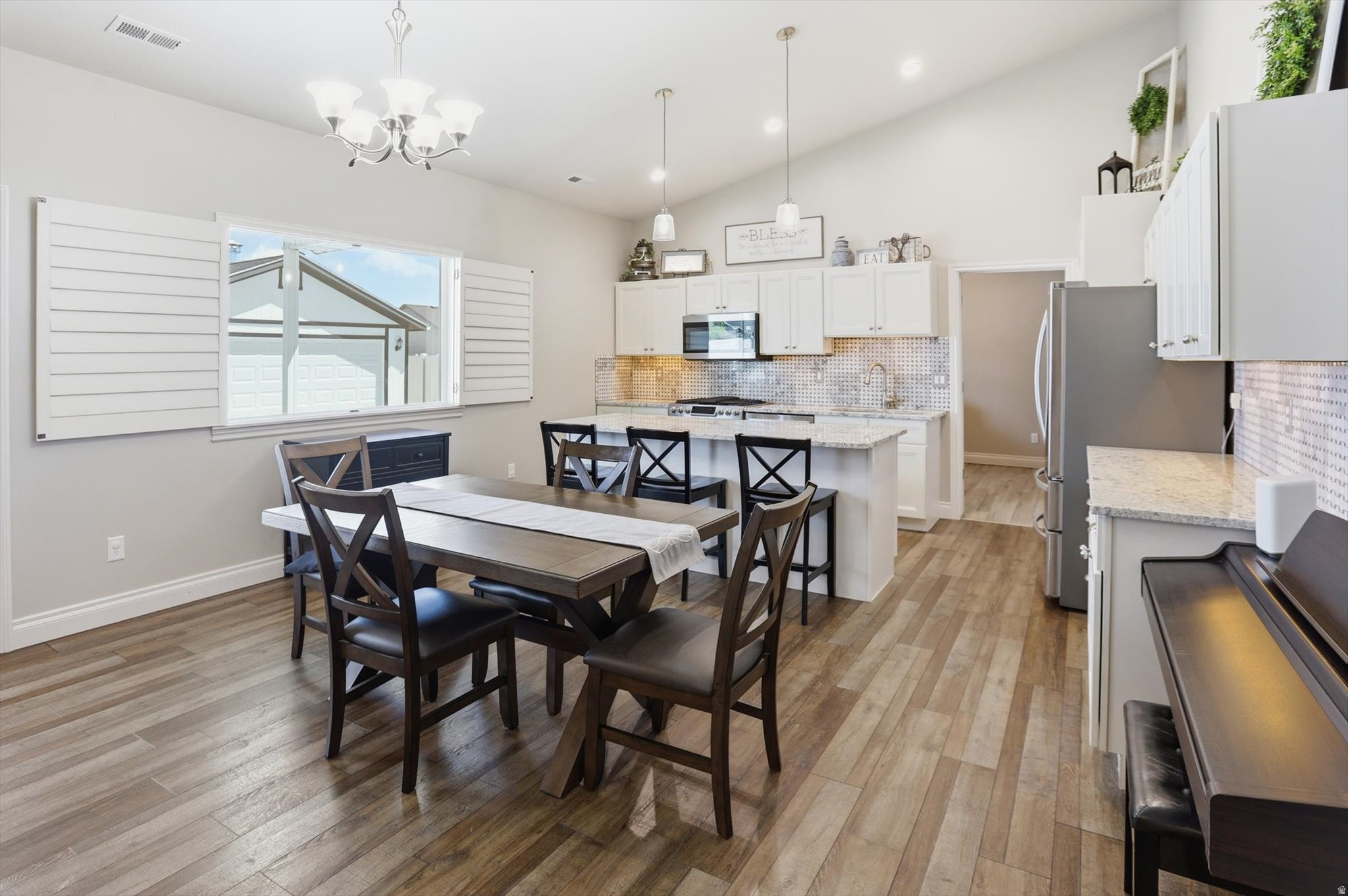 CHATEAU RIVER PH2 - Residential