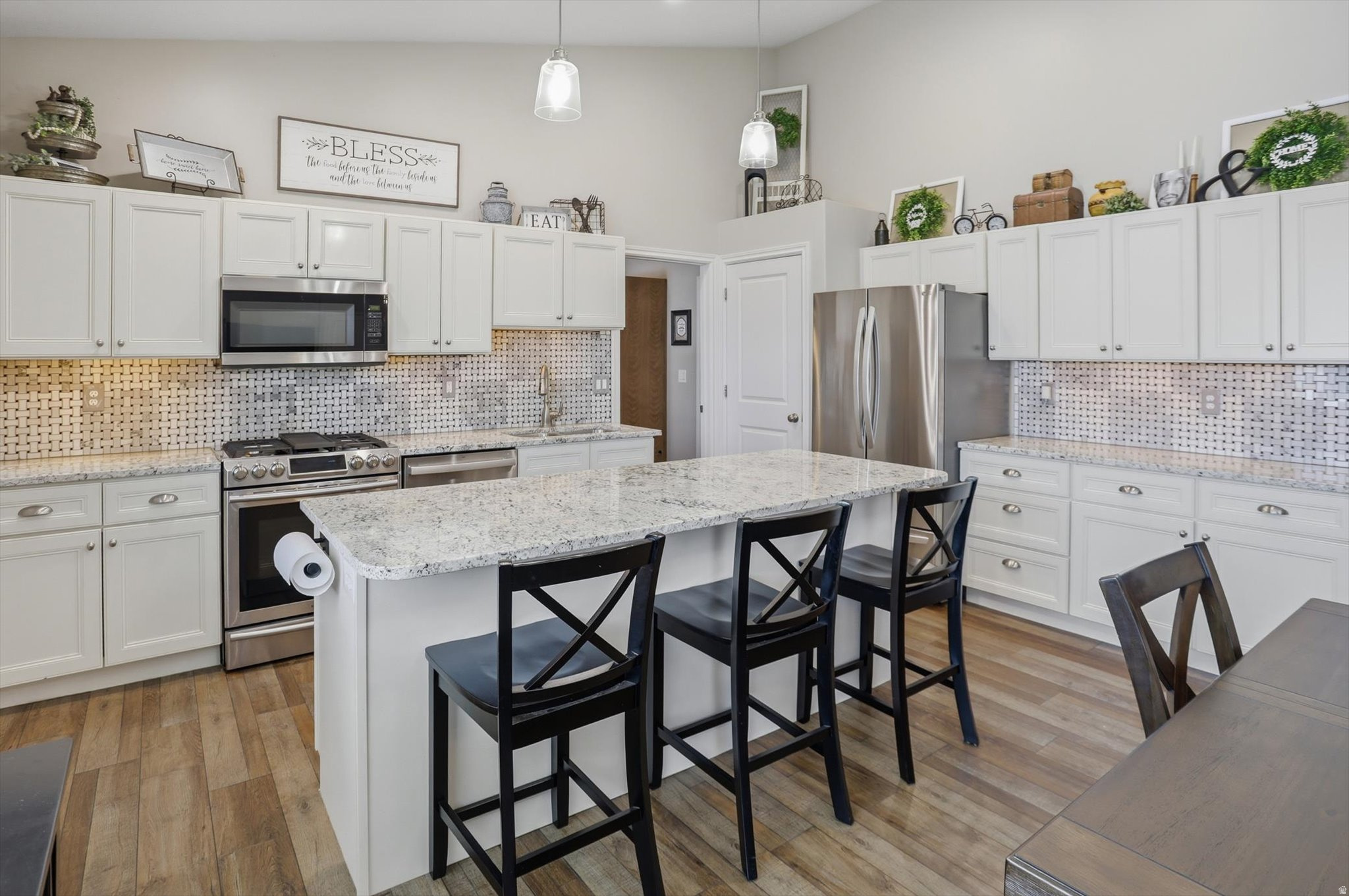 CHATEAU RIVER PH2 - Residential
