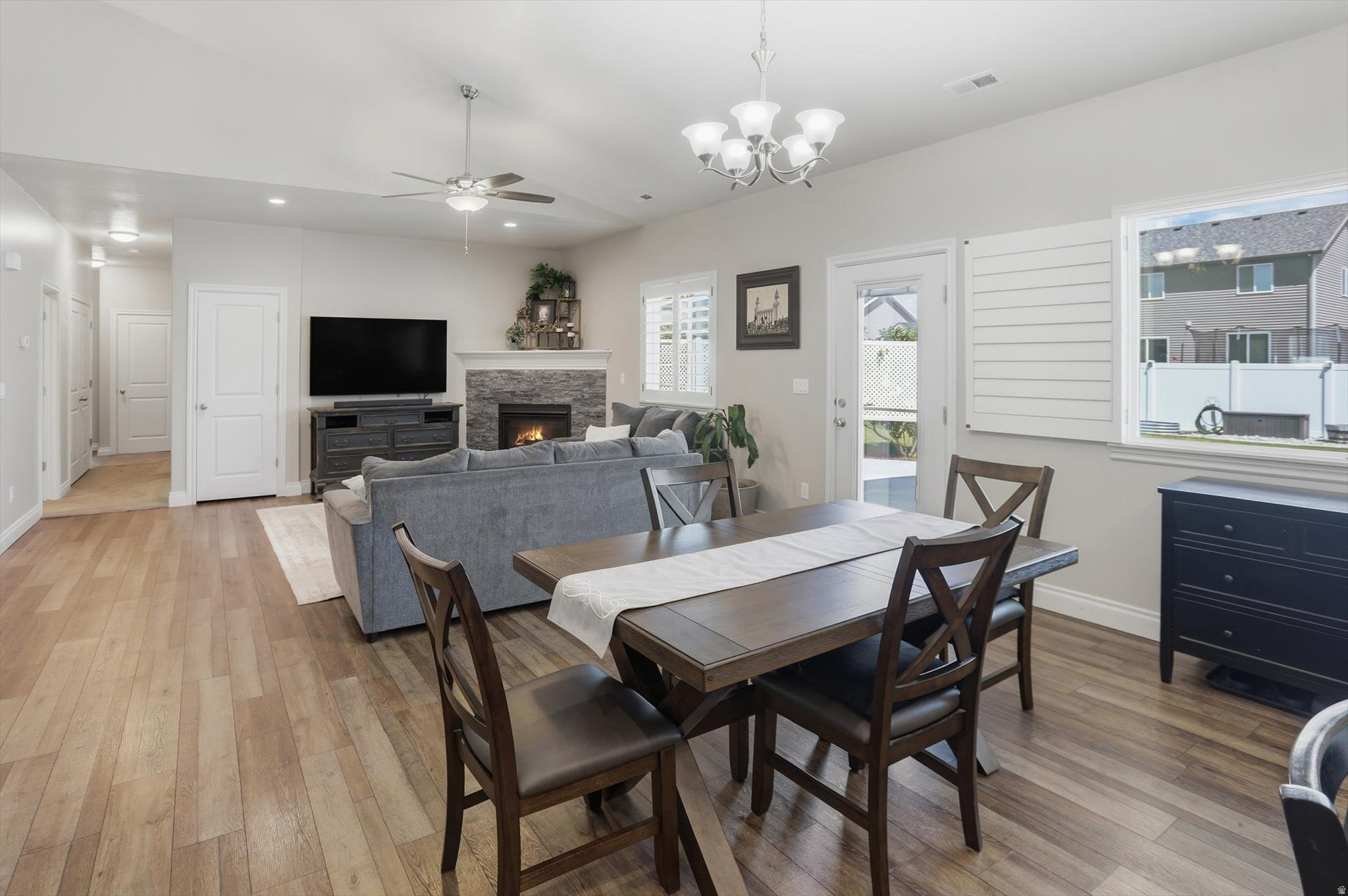 CHATEAU RIVER PH2 - Residential
