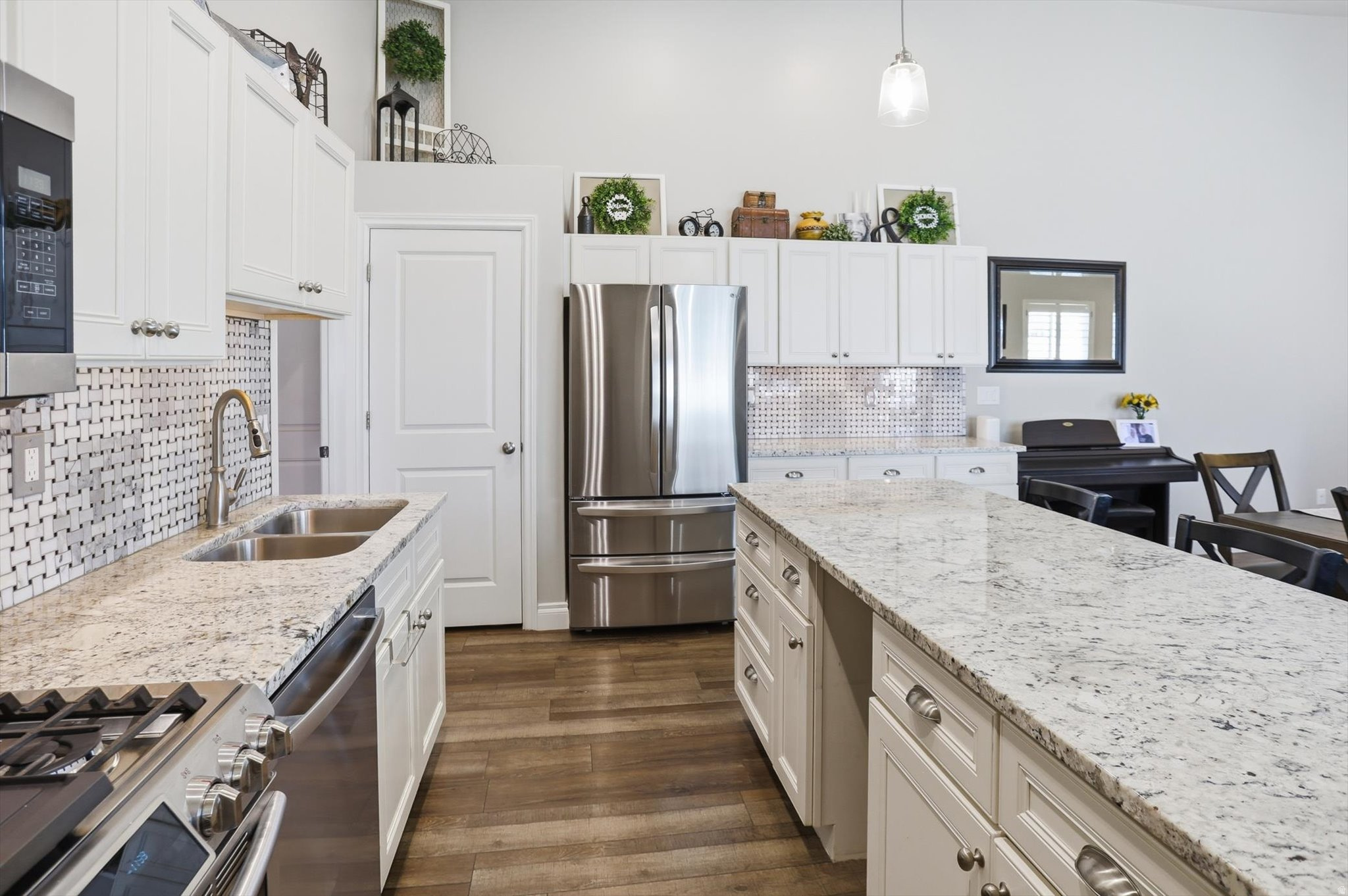 CHATEAU RIVER PH2 - Residential