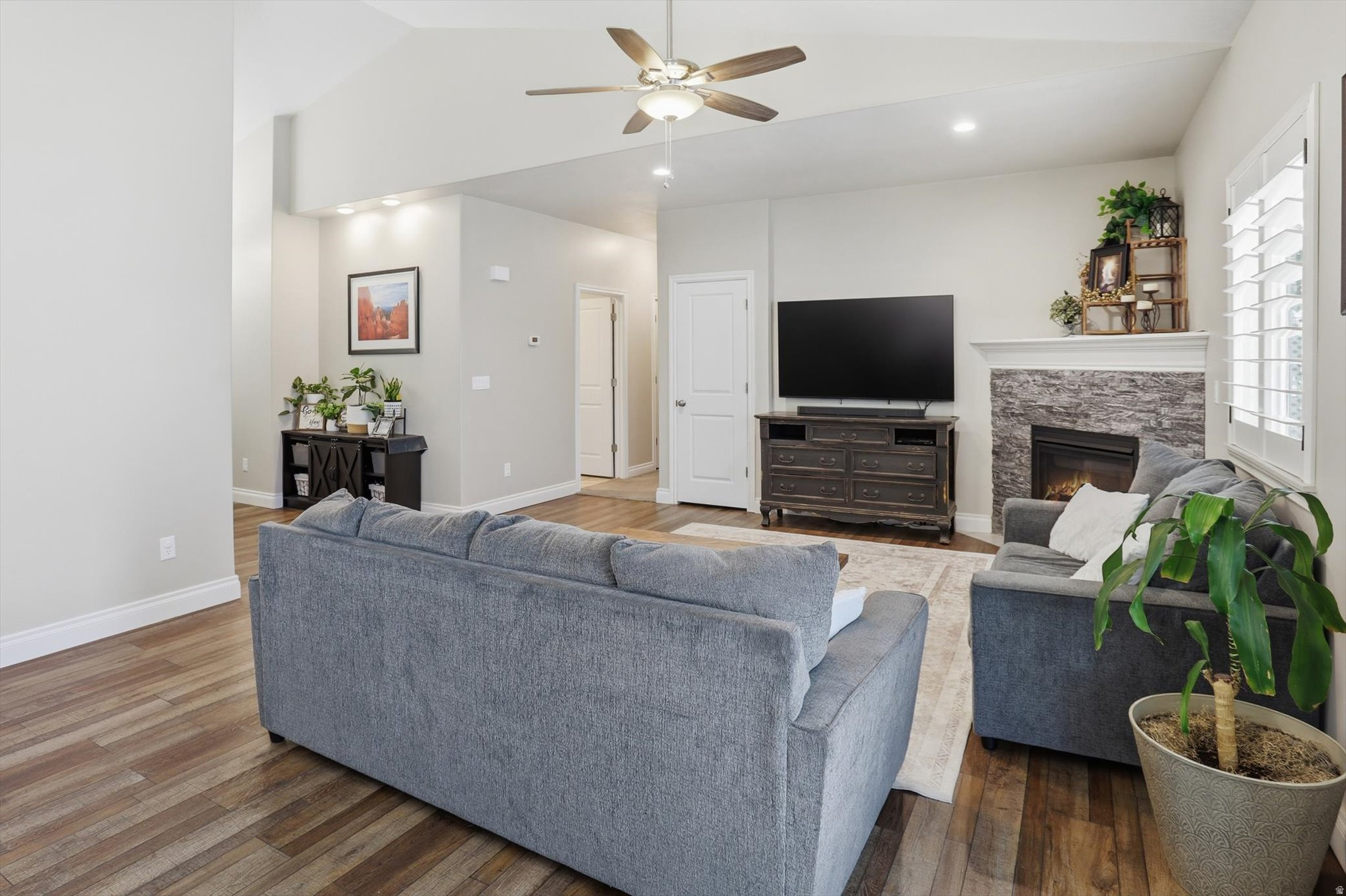 CHATEAU RIVER PH2 - Residential