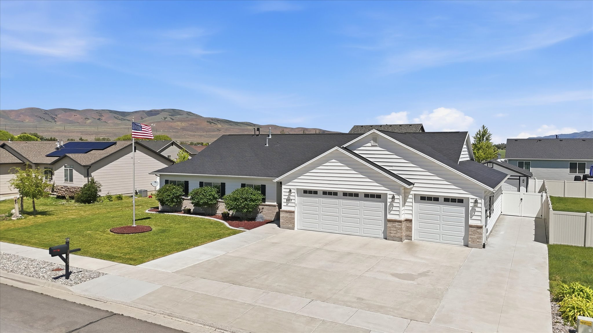 CHATEAU RIVER PH2 - Residential