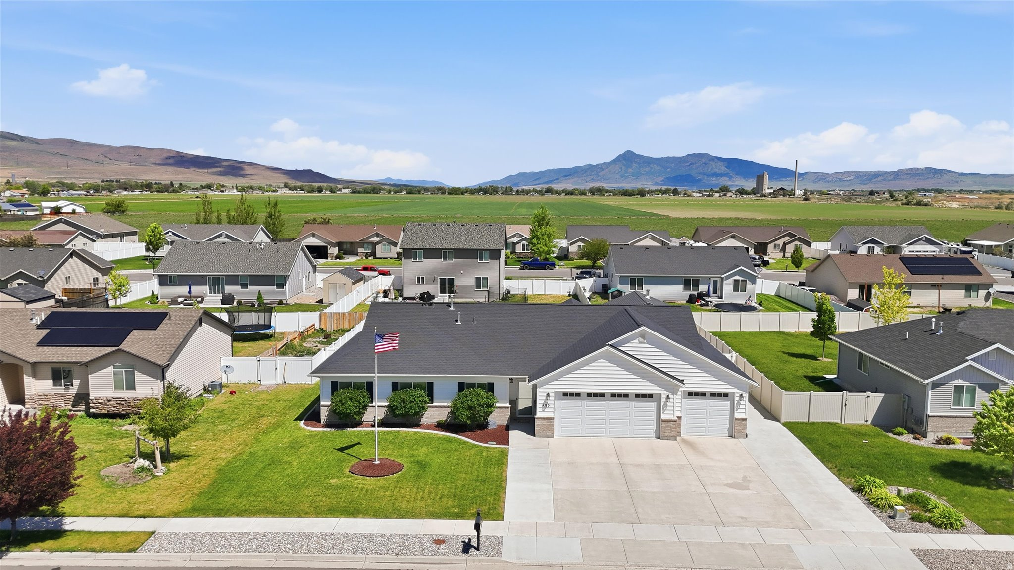 CHATEAU RIVER PH2 - Residential