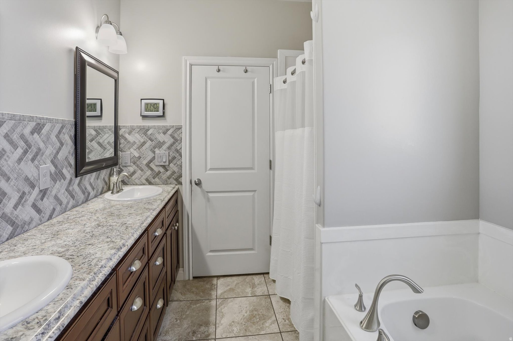 CHATEAU RIVER PH2 - Residential